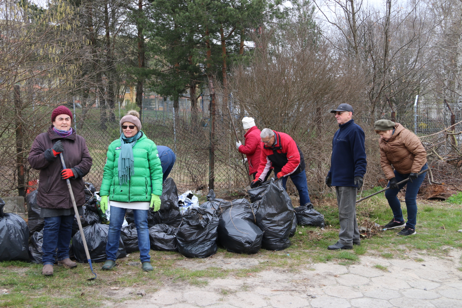 słuchacze UTW porządkujący miasto images